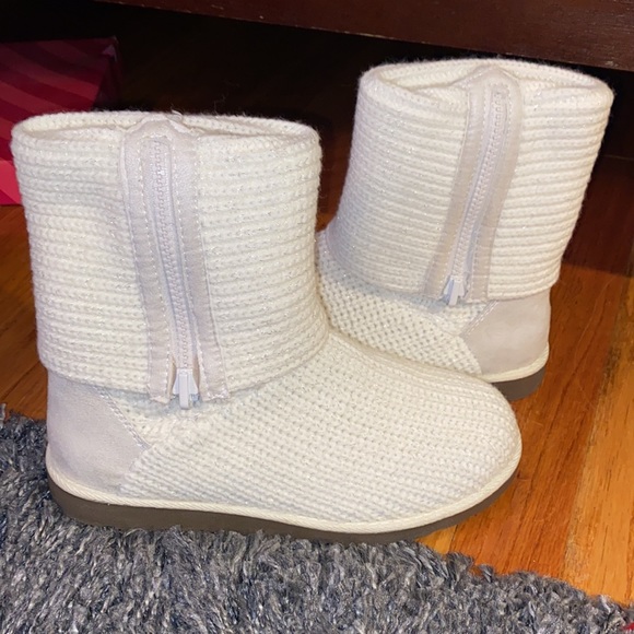 Knock Off Ugg Knitted Boots - Picture 3 of 5